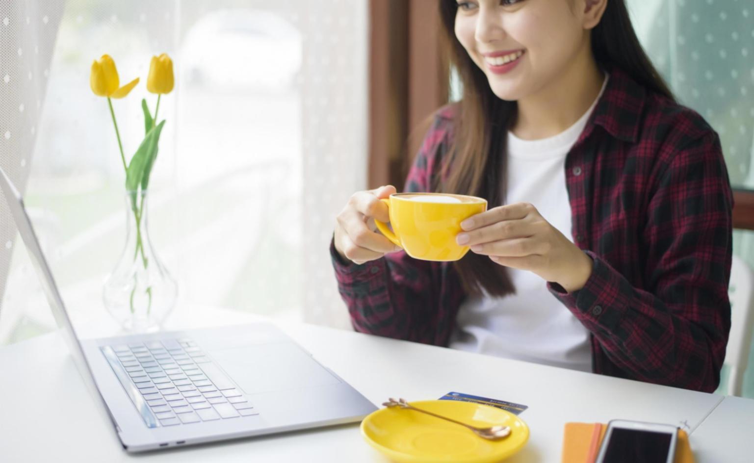 Espacio de trabajo profesional donde analizamos decisiones financieras